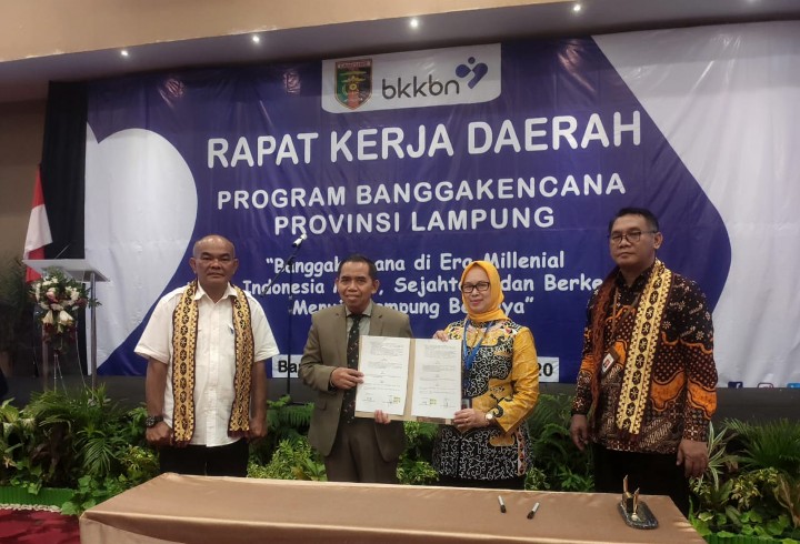 Rektor UMPRI Drs. H. Wanawir AM. MM. M.Pd Hadiri Rakerda Program Bangga Kencana Prov. Lampung & Penandatangan Kesepakatan Bersama Perwakilan BKKBN Prov. Lampung dengan UMPRI..
