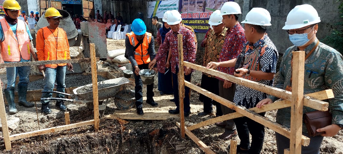 PELETAKAN BATU PERTAMA GEDUNG PASCA, LAB DAN PERPUSTAKAAN UMPRI