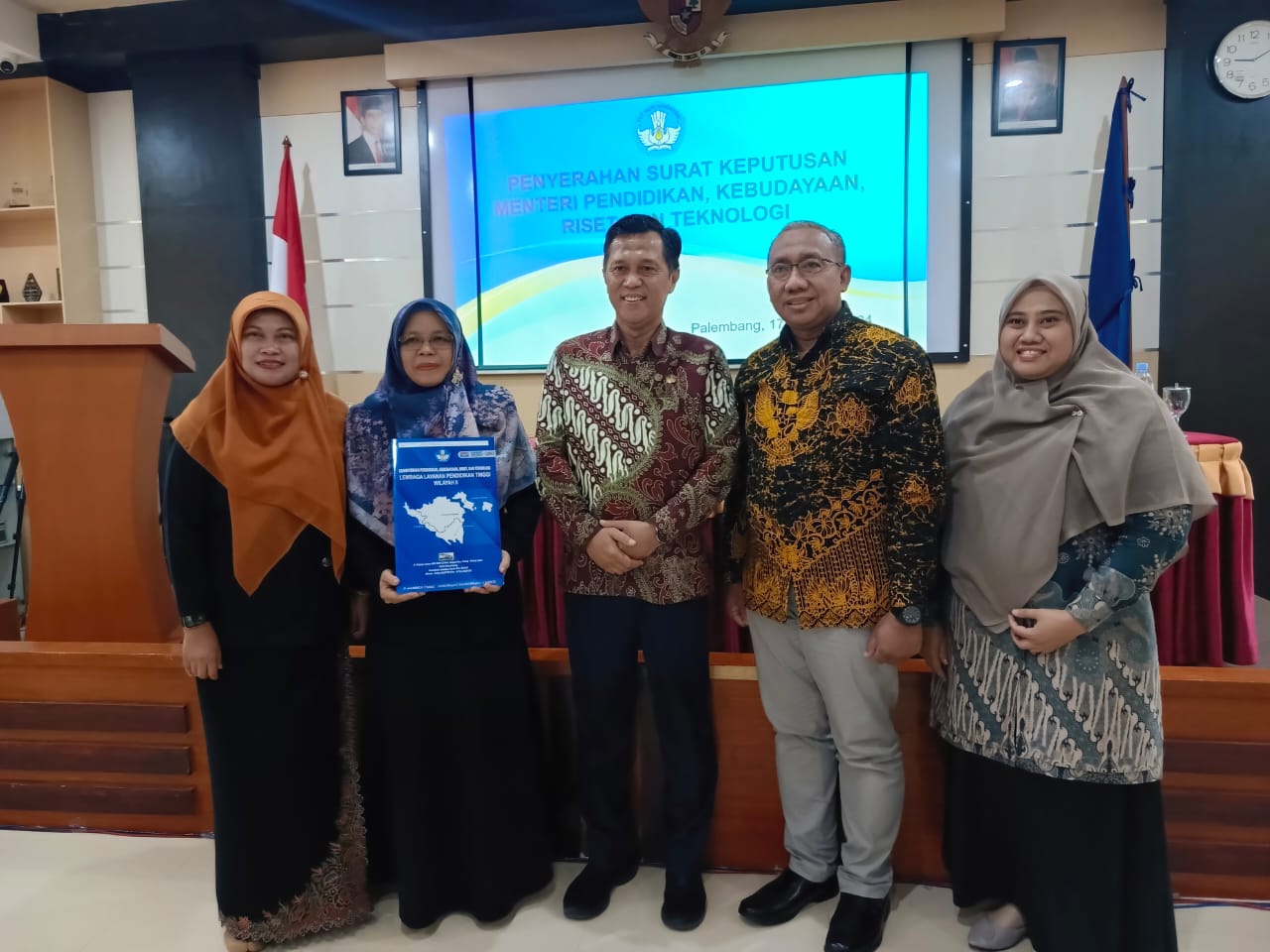 Serah Terima SK Prodi Baru oleh Kepala LLDIKTI Wilayah II kepada Rektor UMPRI