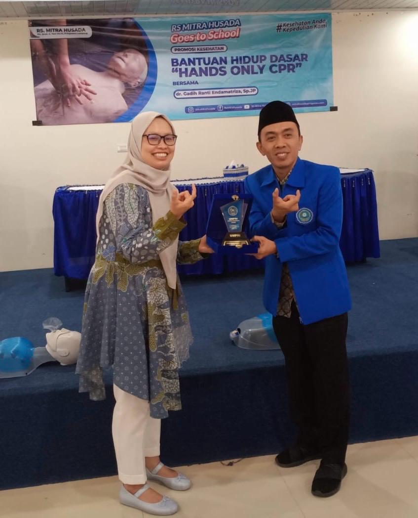 SOSIALISASI PENANGANAN HENTI JANTUNG DARI RS MITRA HUSADA DI UNIVERSITAS MUHAMMADIYAH PRINGSEWU