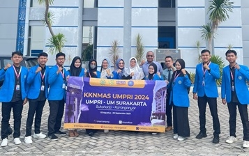 REKTOR UMPRI LEPAS MAHASISWA PESERTA KKN MAs KE SOLO RAYA